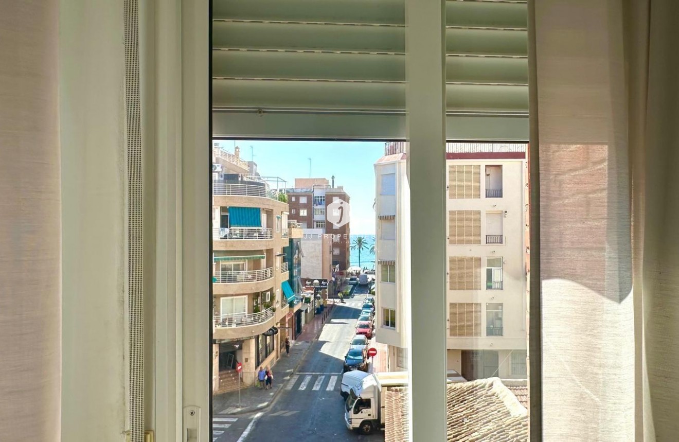 Tweedehands - Appartement / flat -
Torrevieja - Paseo maritimo