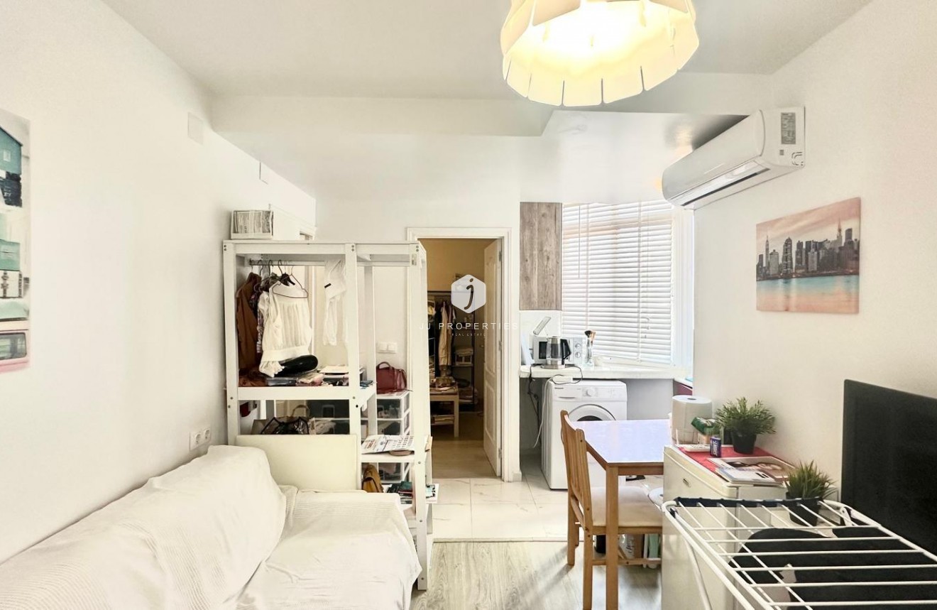 Tweedehands - Appartement / flat -
Torrevieja - Paseo maritimo