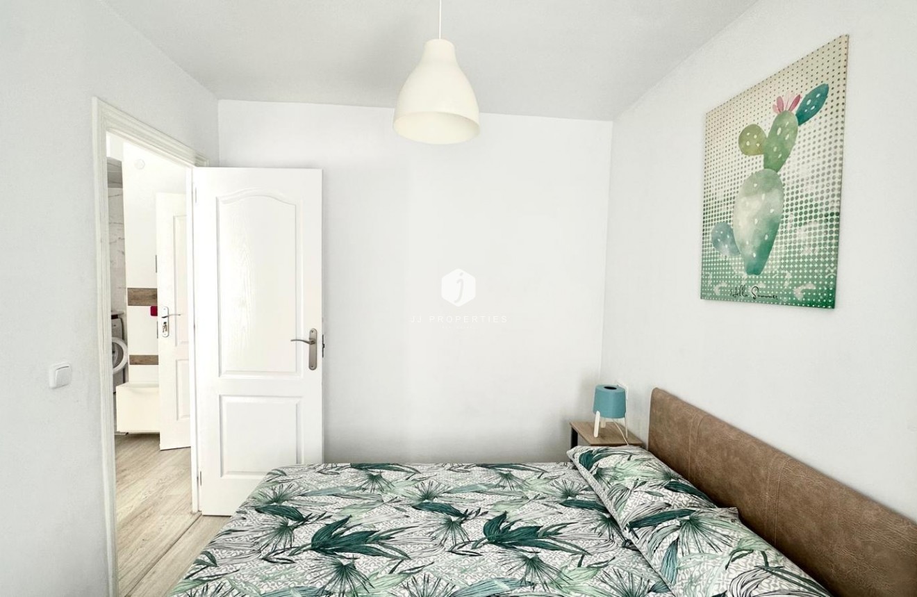 Tweedehands - Appartement / flat -
Torrevieja - Paseo maritimo