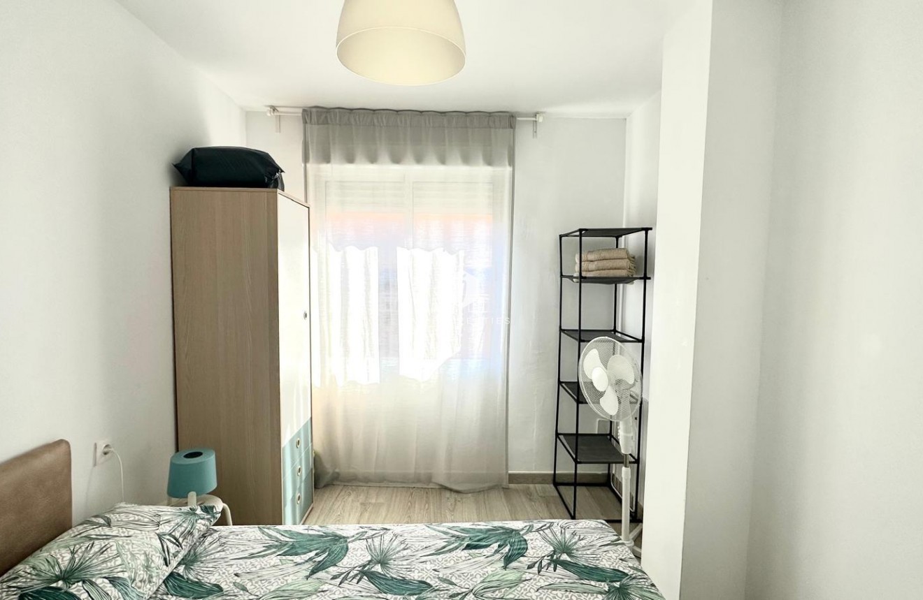 Tweedehands - Appartement / flat -
Torrevieja - Paseo maritimo