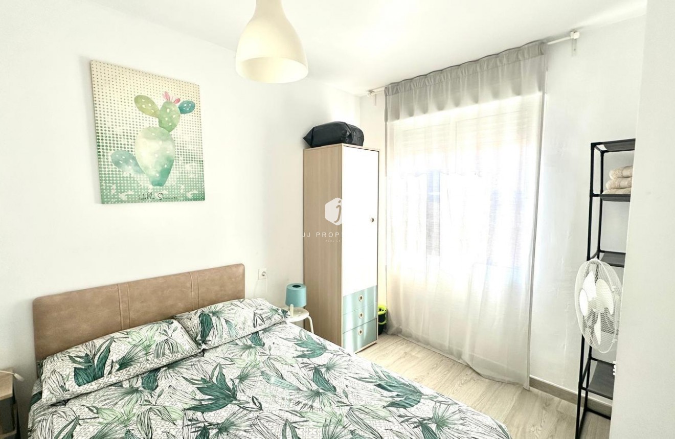 Tweedehands - Appartement / flat -
Torrevieja - Paseo maritimo