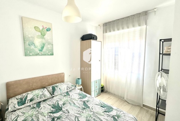 Tweedehands - Appartement / flat -
Torrevieja - Paseo maritimo