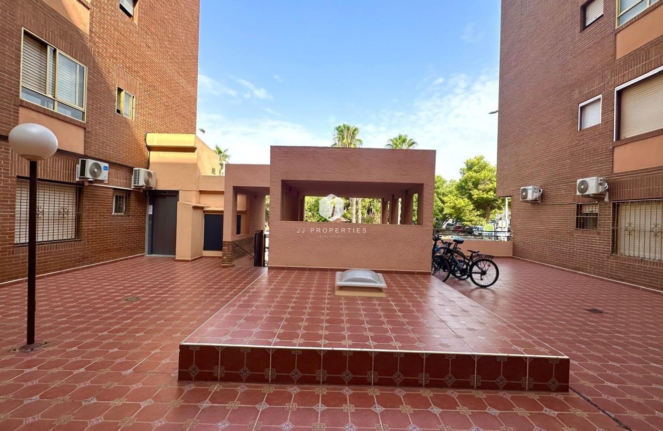 Tweedehands - Appartement / flat -
Torrevieja - Acequion