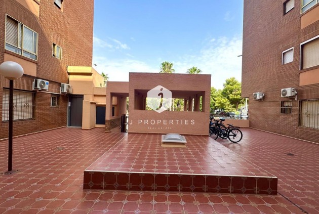 Tweedehands - Appartement / flat -
Torrevieja - Acequion