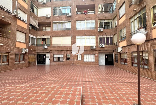 Tweedehands - Appartement / flat -
Torrevieja - Acequion