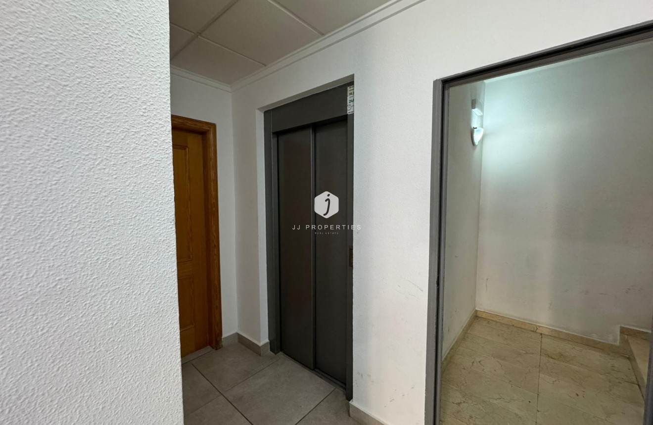 Tweedehands - Penthouse -
Torrevieja - Estacion de autobuses