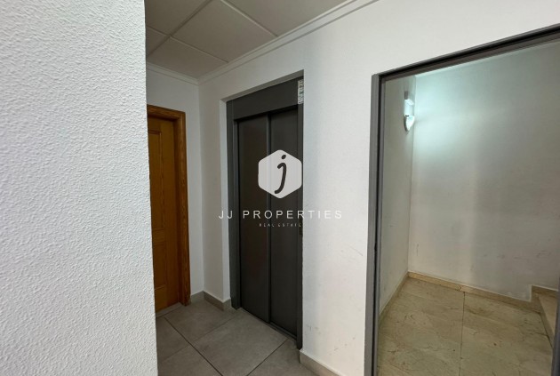 Tweedehands - Penthouse -
Torrevieja - Estacion de autobuses