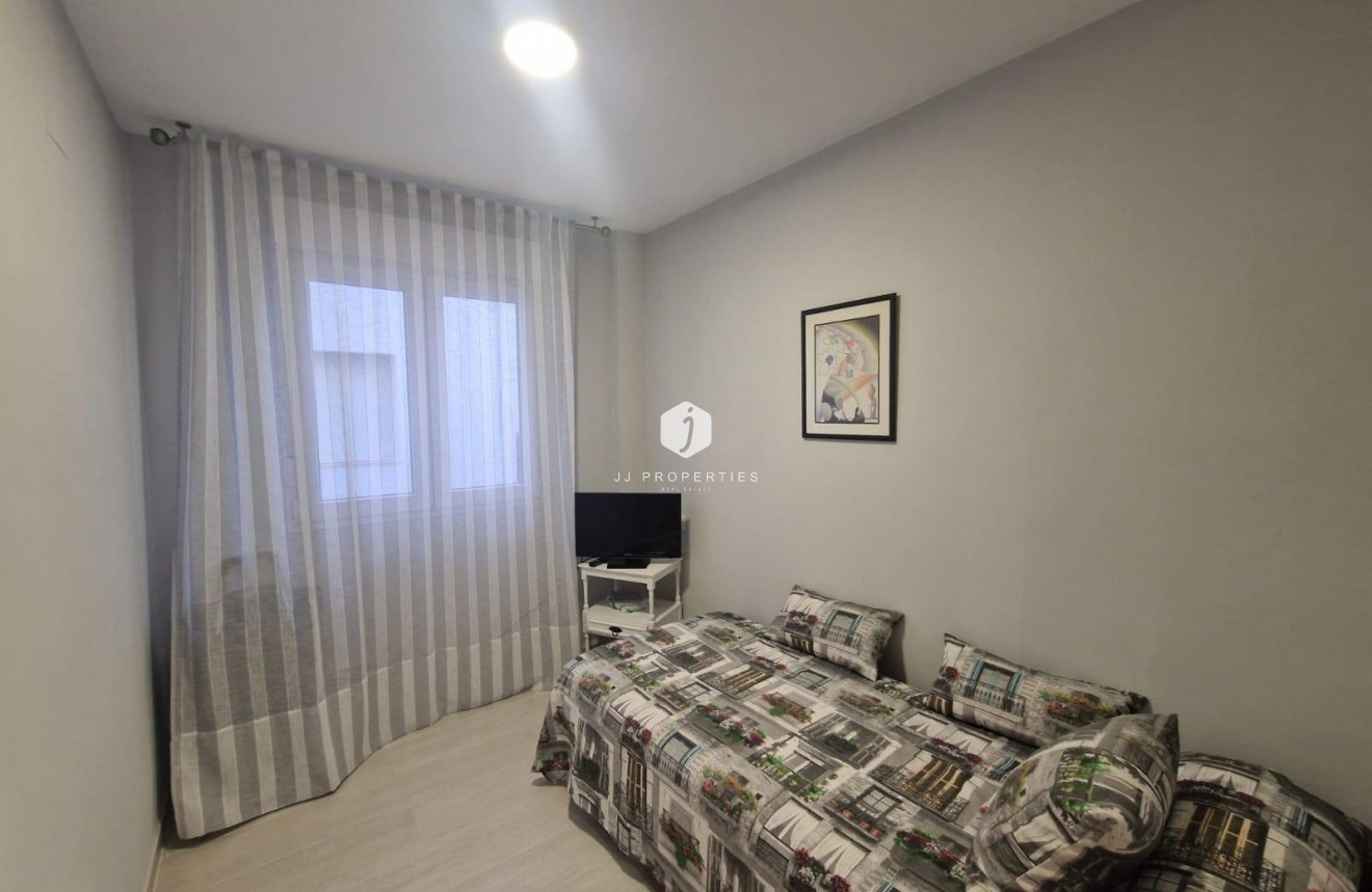 Tweedehands - Appartement / flat -
Torrevieja - Playa del Cura
