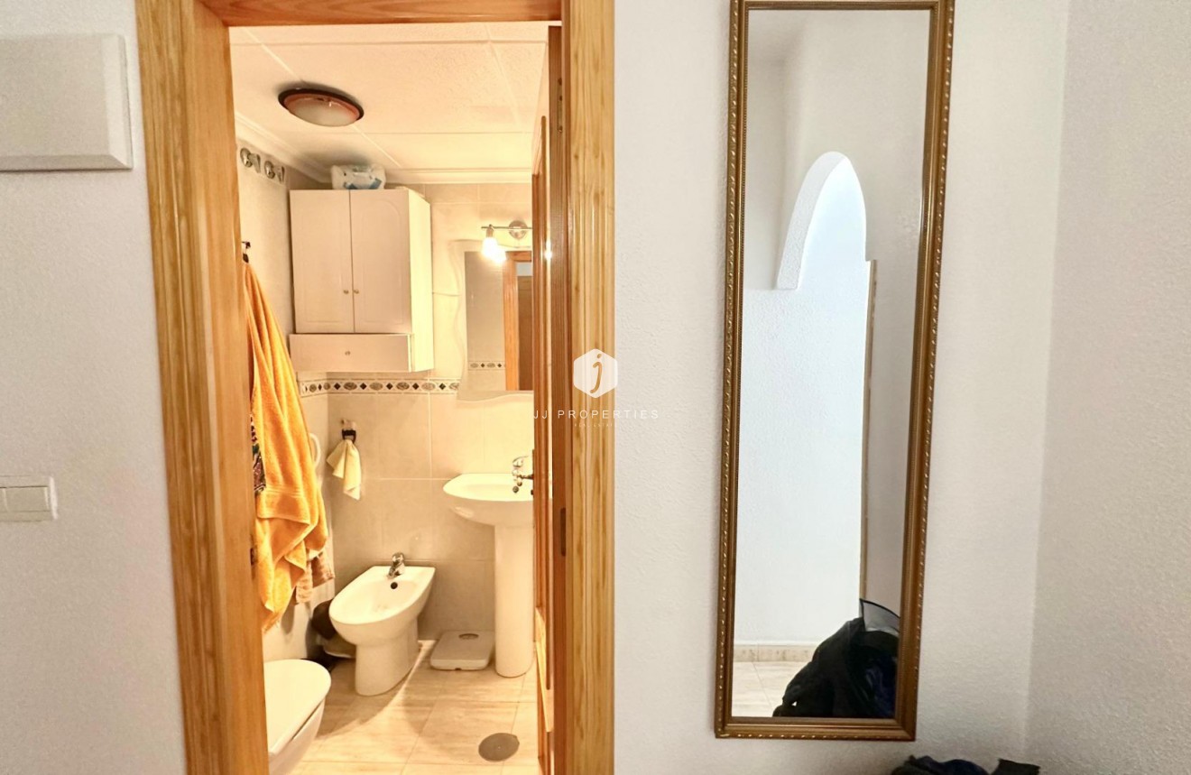 Tweedehands - Appartement / flat -
Torrevieja - Estacion de autobuses