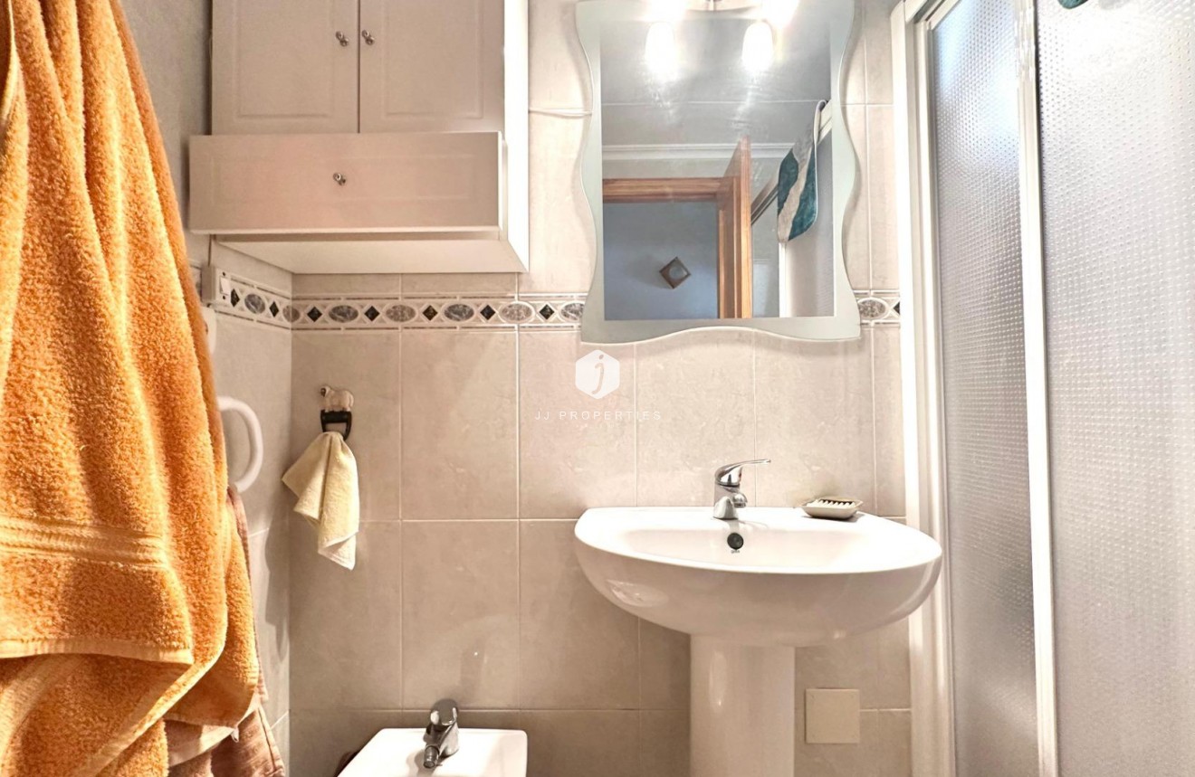 Tweedehands - Appartement / flat -
Torrevieja - Estacion de autobuses