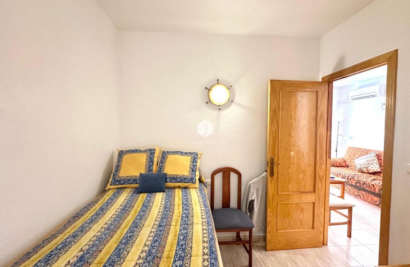 Tweedehands - Appartement / flat -
Torrevieja - Estacion de autobuses