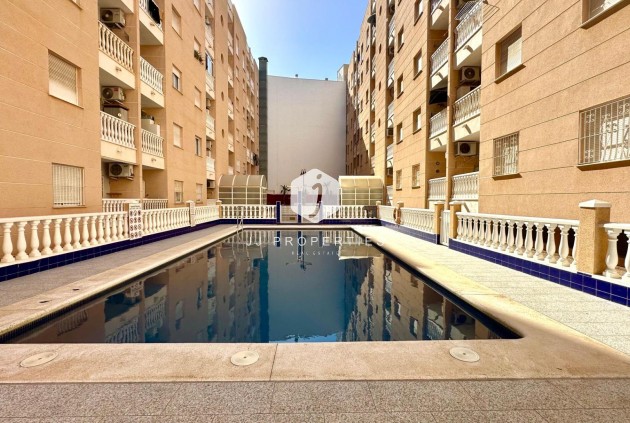 Tweedehands - Appartement / flat -
Torrevieja - Estacion de autobuses