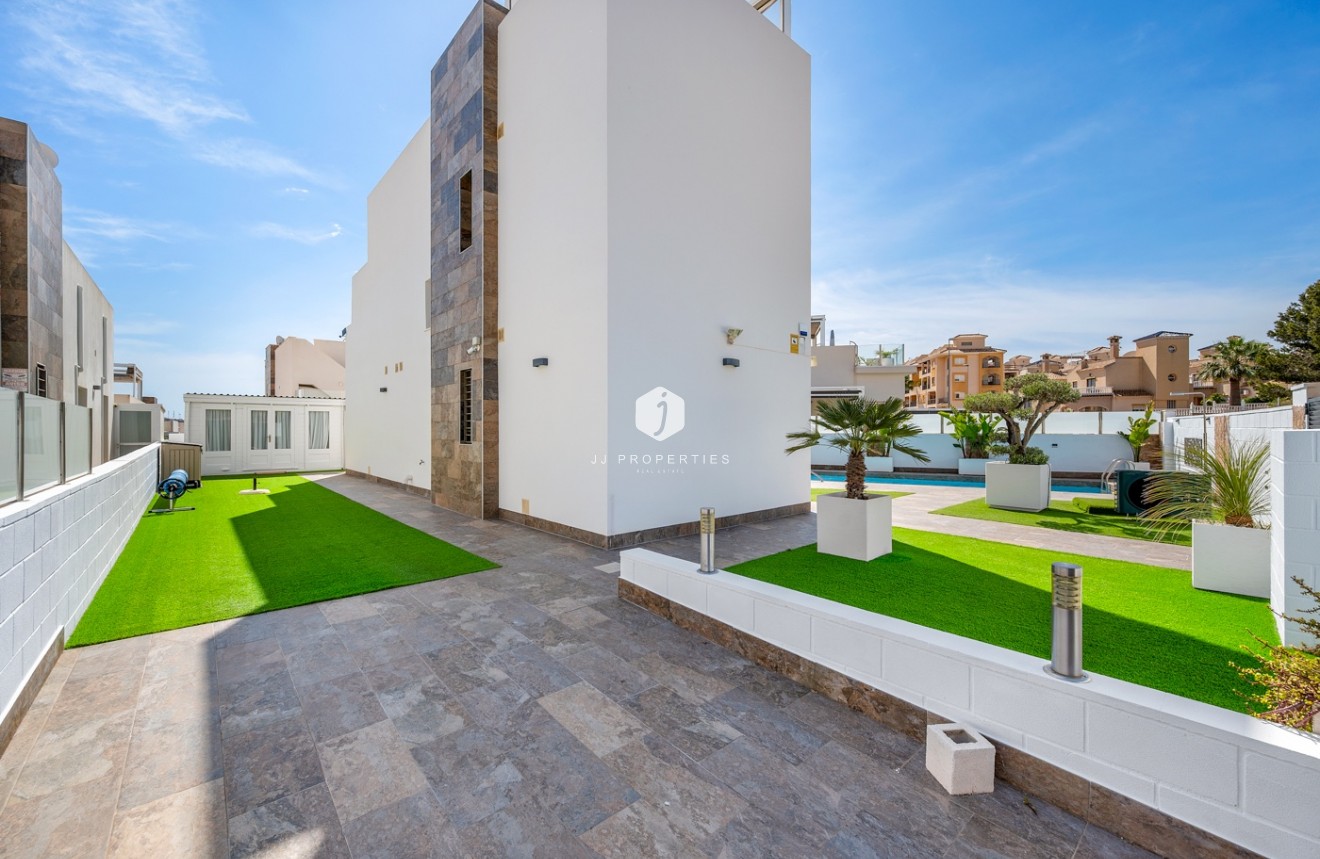 Tweedehands - Villa -
Orihuela Costa - Costa Blanca