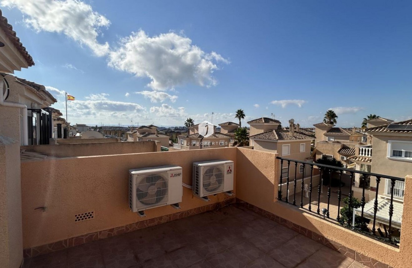 Tweedehands - Chalet -
Los Altos - Costa Blanca