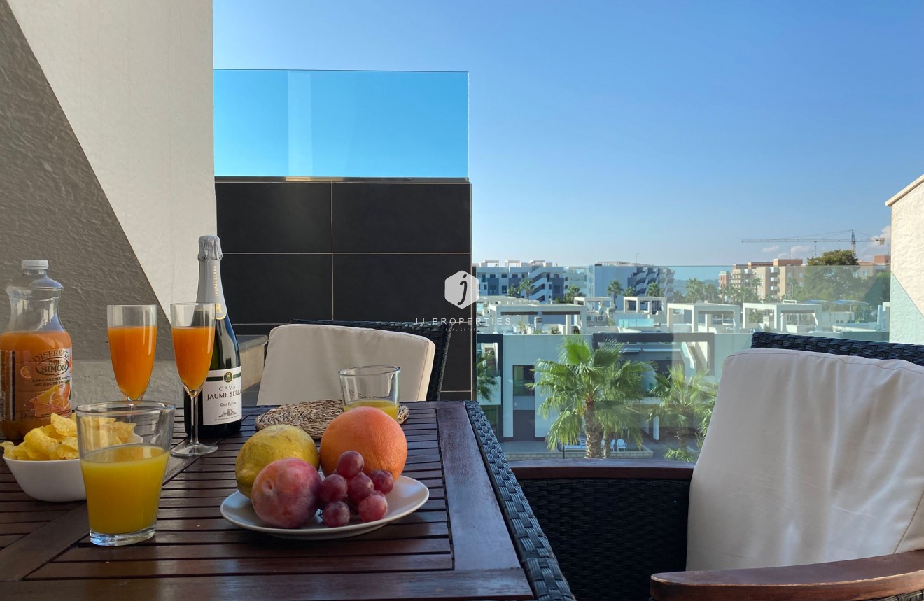 Tweedehands - Penthouse -
El Raso - Costa Blanca