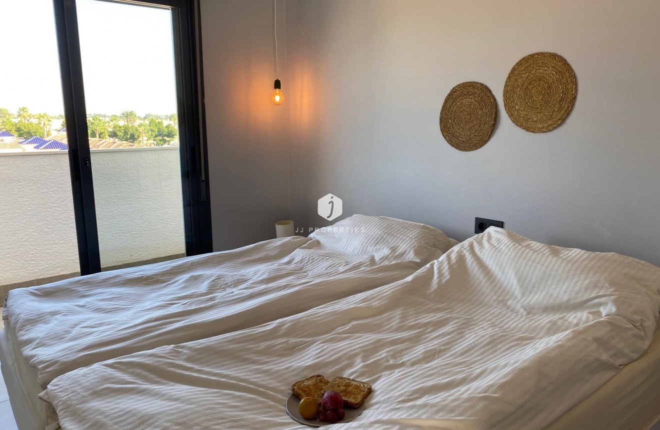 Tweedehands - Penthouse -
El Raso - Costa Blanca