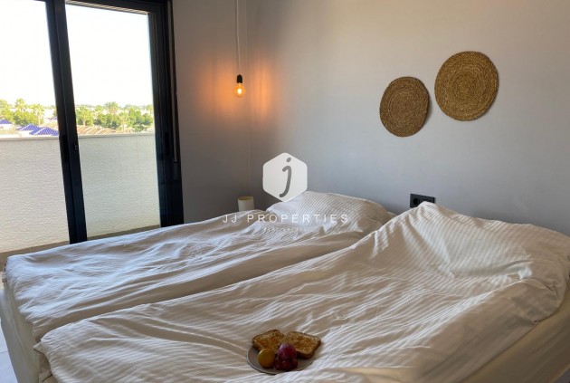 Tweedehands - Penthouse -
El Raso - Costa Blanca