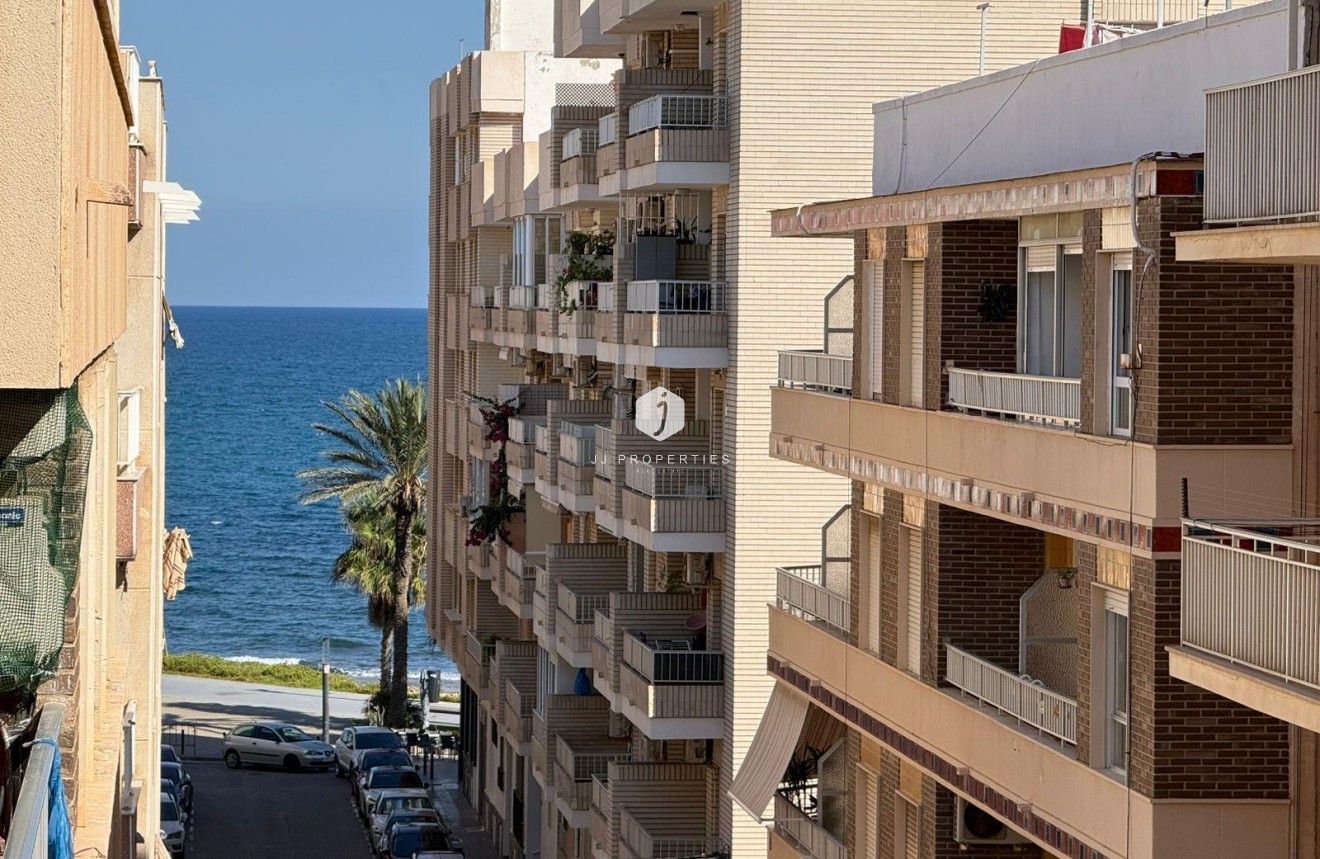 Tweedehands - Appartement / flat -
Torrevieja - Playa del Cura
