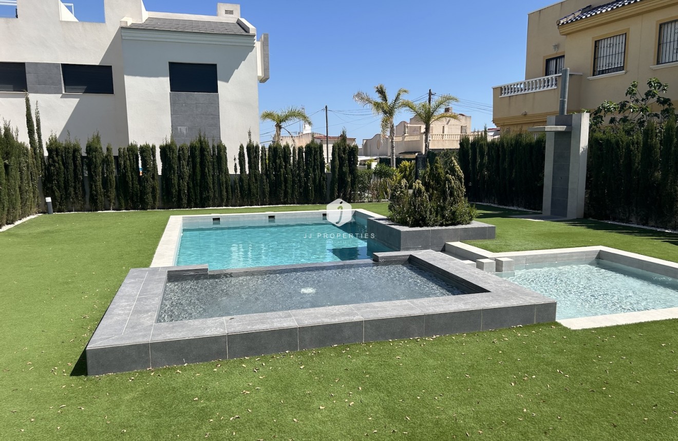 Tweedehands - Appartement / flat -
Los Balcones - Costa Blanca