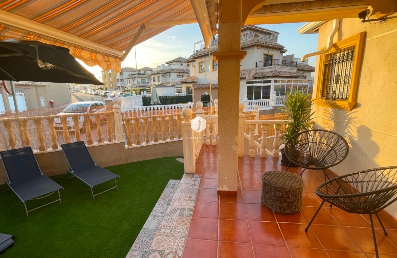 Tweedehands - Chalet -
Orihuela Costa - Costa Blanca