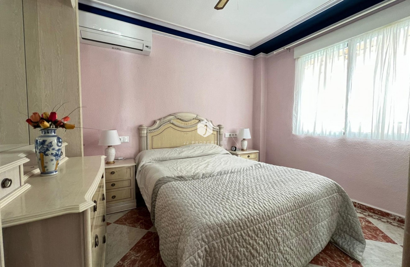 Tweedehands - Chalet -
Torrevieja - La Mata