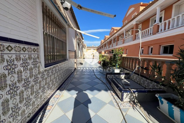 Tweedehands - Chalet -
Torrevieja - La Mata