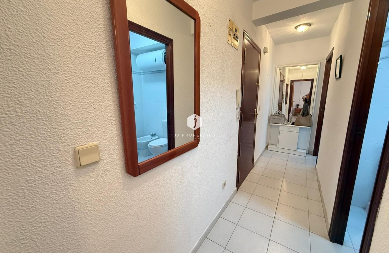 Tweedehands - Appartement / flat -
Torrevieja - Playa del Cura