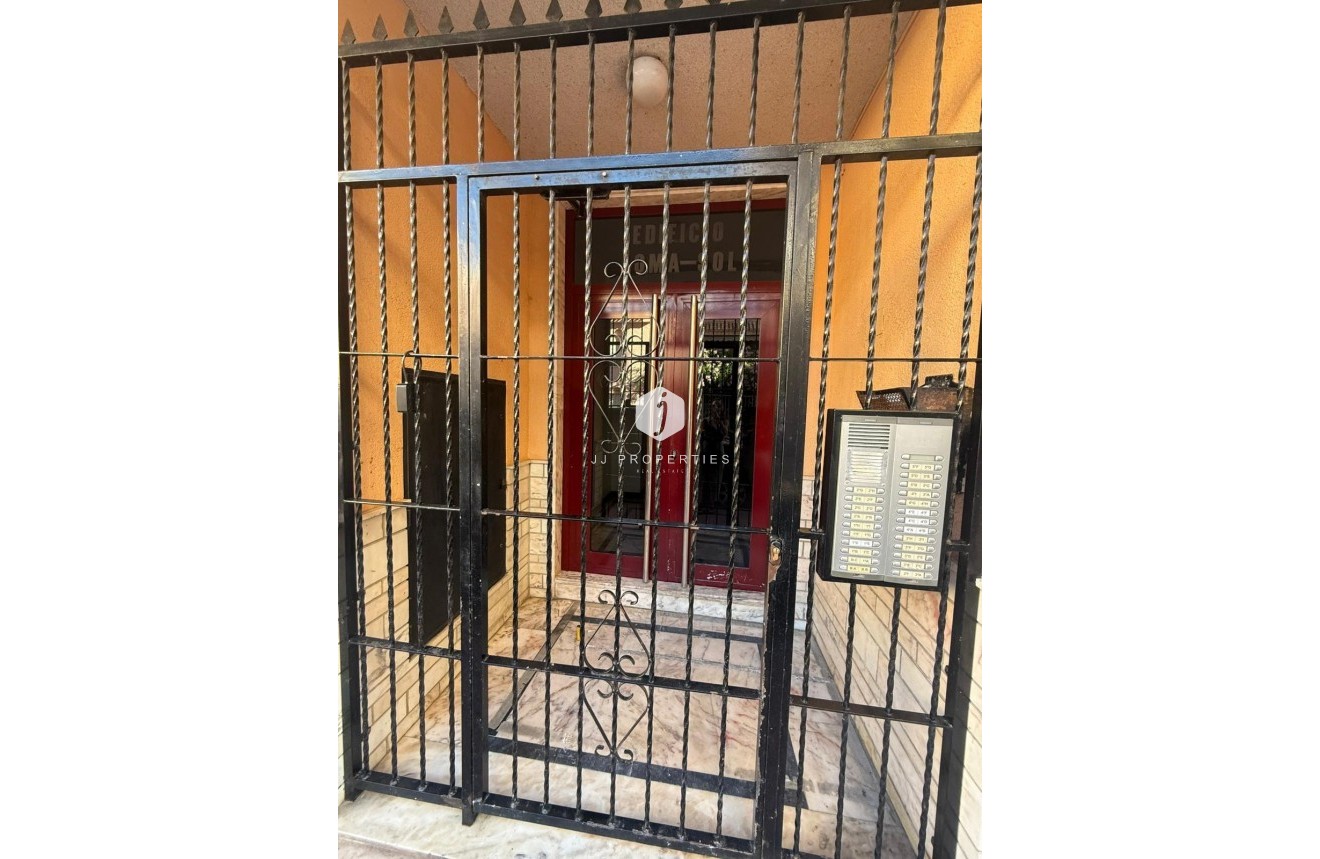 Tweedehands - Appartement / flat -
Torrevieja - Playa del Cura