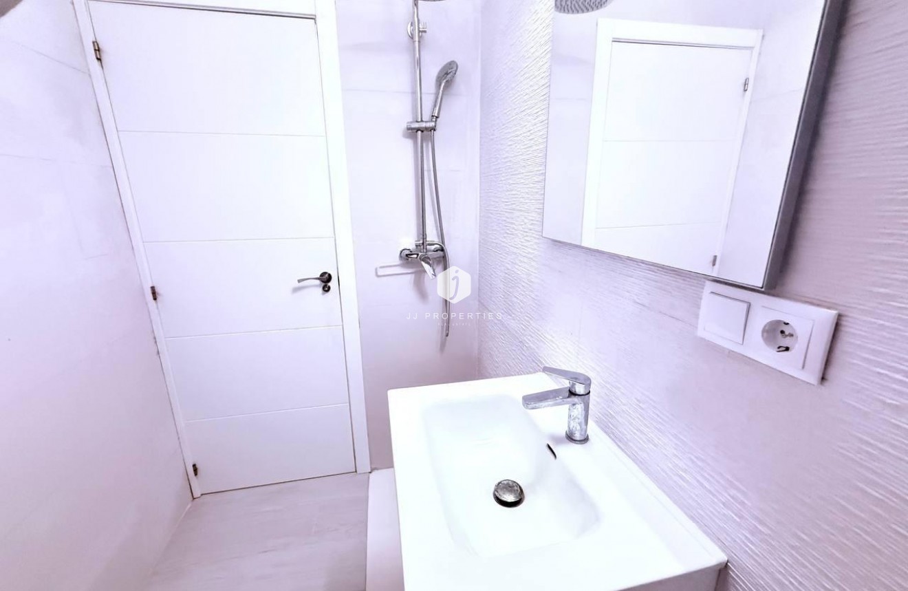 Tweedehands - Chalet -
Orihuela Costa - Las Filipinas