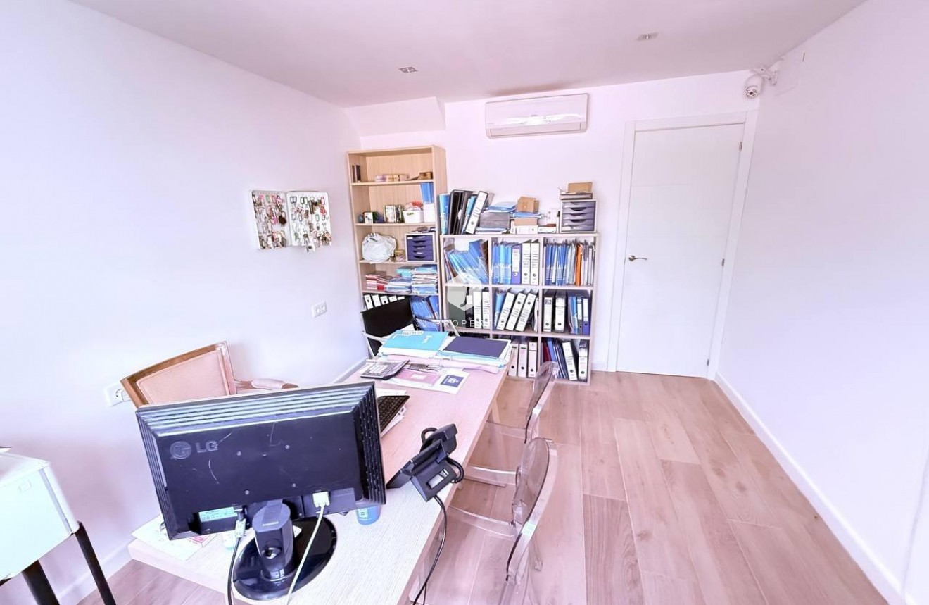 Tweedehands - Chalet -
Orihuela Costa - Las Filipinas