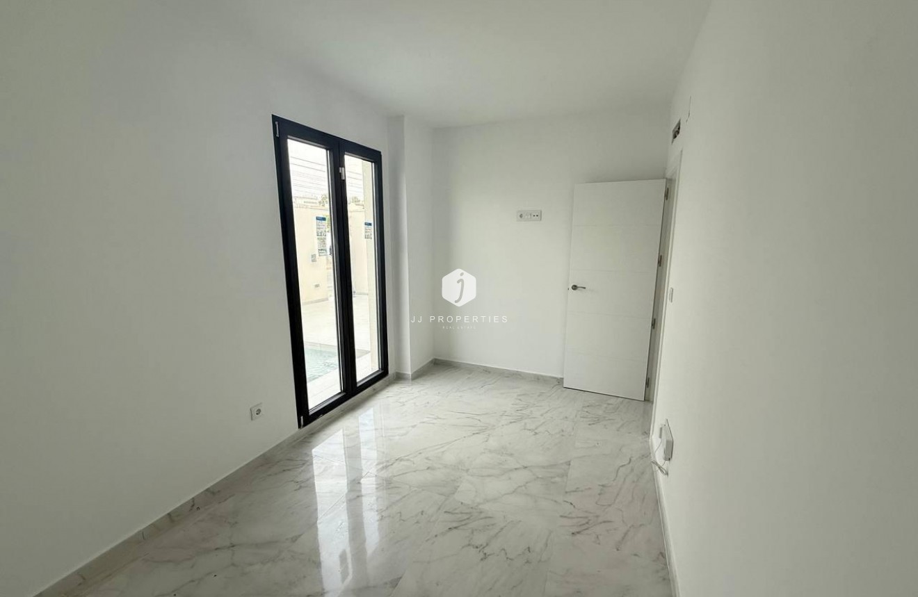 Tweedehands - Chalet -
Orihuela Costa - Las Filipinas