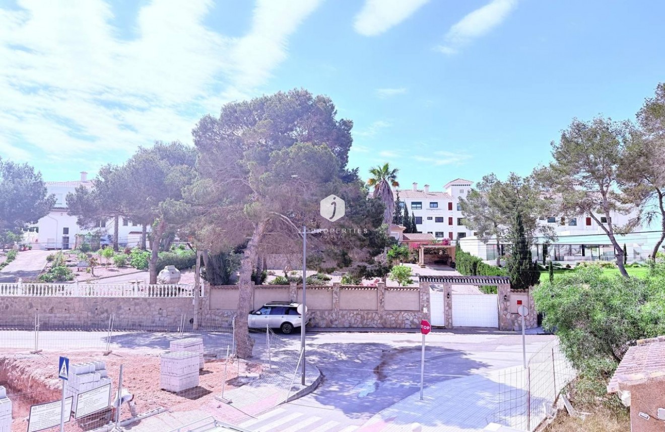 Tweedehands - Chalet -
Orihuela Costa - Las Filipinas