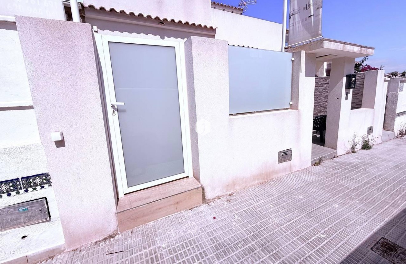 Tweedehands - Chalet -
Orihuela Costa - Las Filipinas