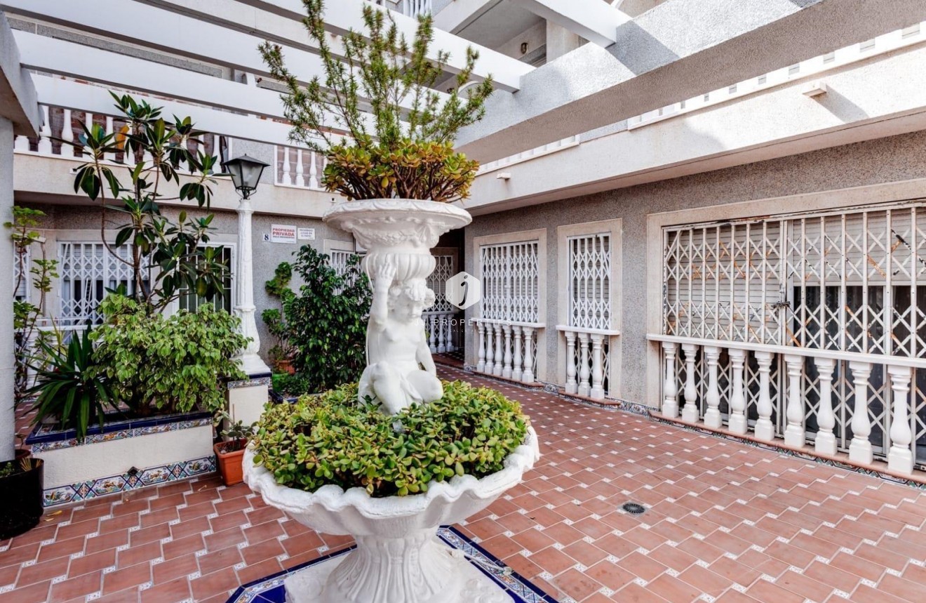 Tweedehands - Appartement / flat -
Torrevieja - Playa de los Locos