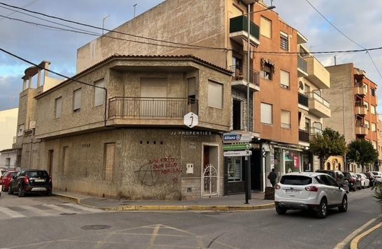 Tweedehands - Chalet -
Catral - Comunidad Valenciana