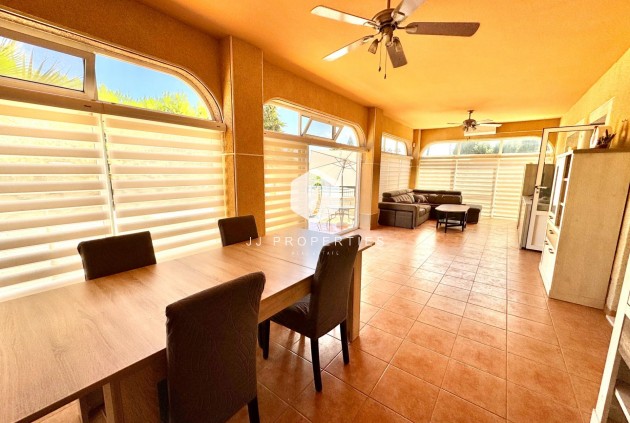 Tweedehands - Villa -
Dolores - Cmno. Escorredor