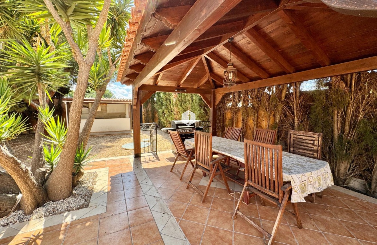 Tweedehands - Villa -
Dolores - Cmno. Escorredor