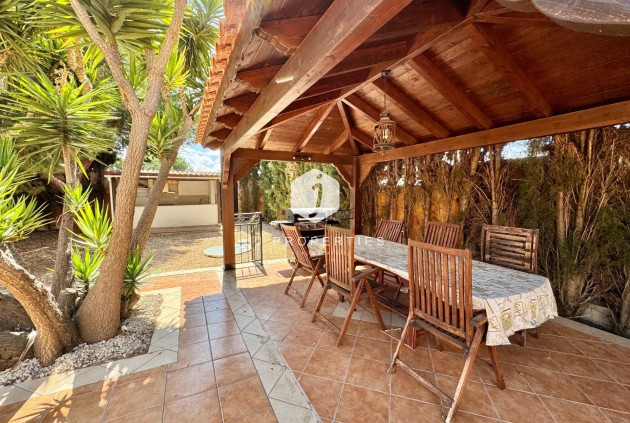 Tweedehands - Villa -
Dolores - Cmno. Escorredor