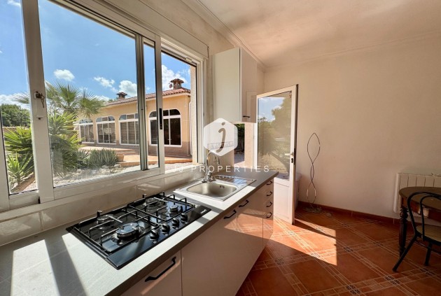 Tweedehands - Villa -
Dolores - Cmno. Escorredor