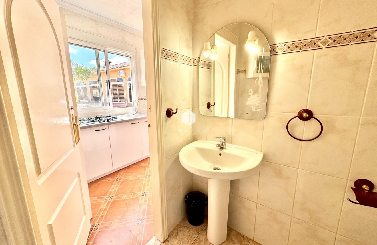 Tweedehands - Villa -
Dolores - Cmno. Escorredor