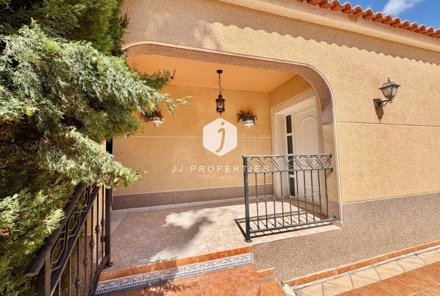 Tweedehands - Villa -
Dolores - Cmno. Escorredor