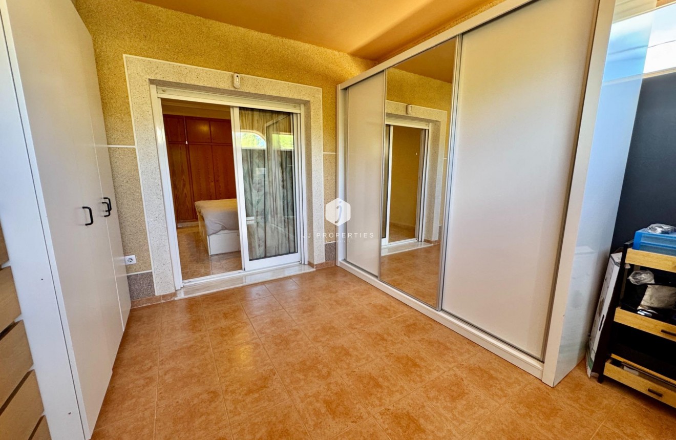 Tweedehands - Villa -
Dolores - Cmno. Escorredor