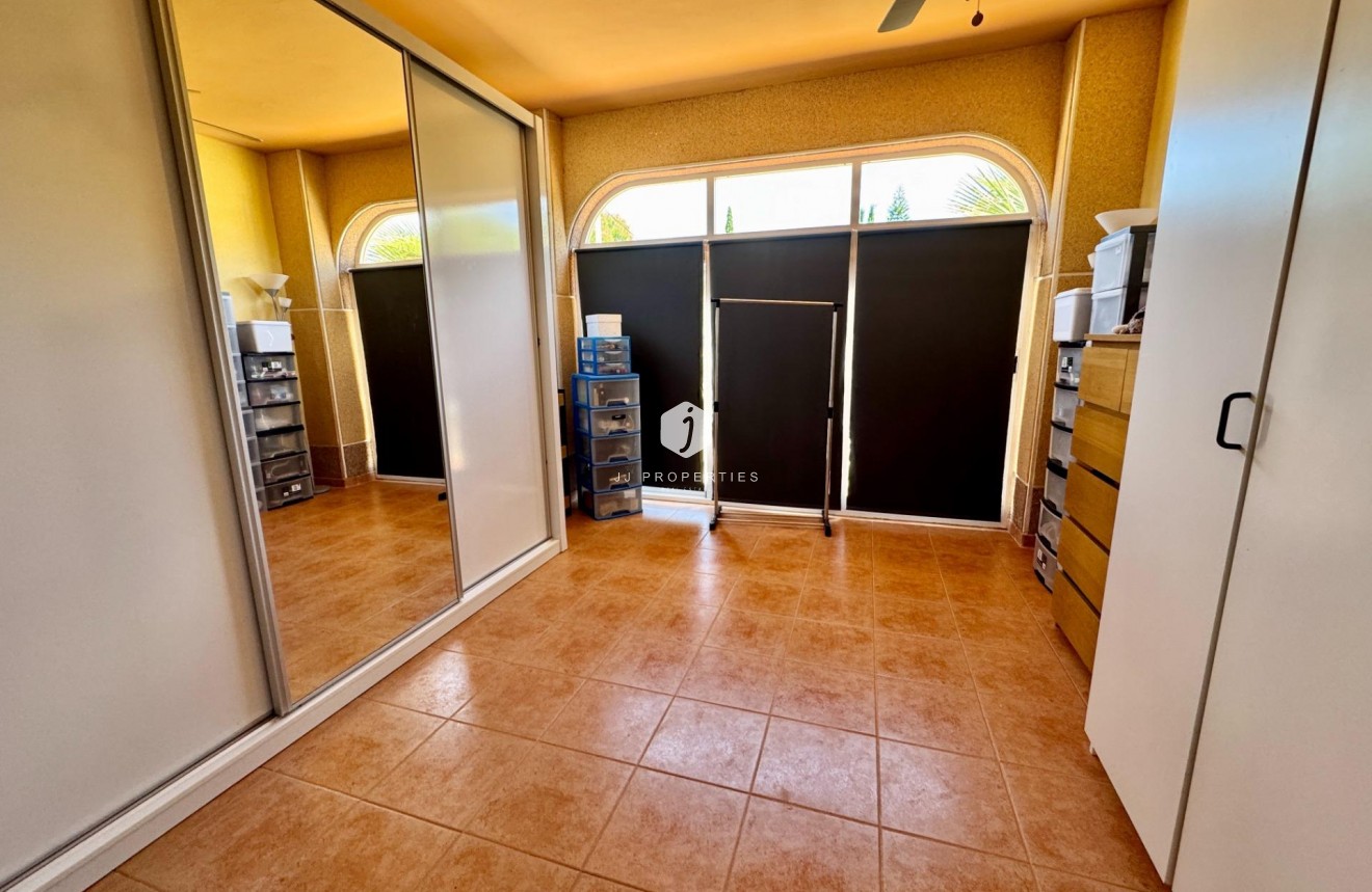 Tweedehands - Villa -
Dolores - Cmno. Escorredor