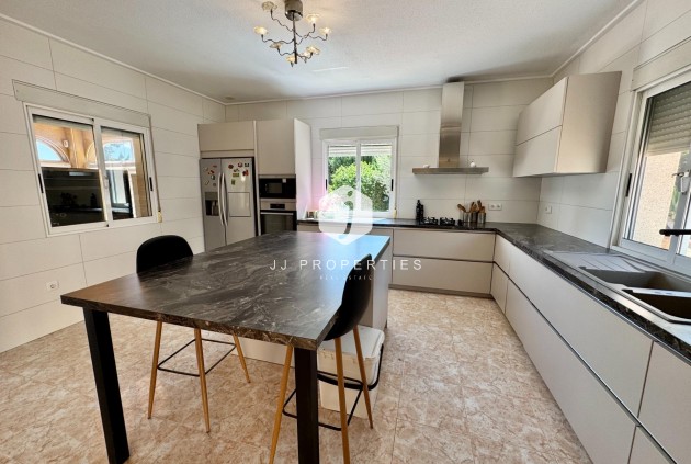 Tweedehands - Villa -
Dolores - Cmno. Escorredor