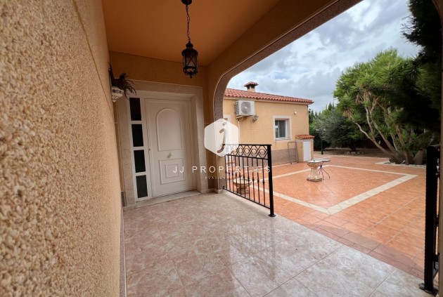 Tweedehands - Villa -
Dolores - Cmno. Escorredor