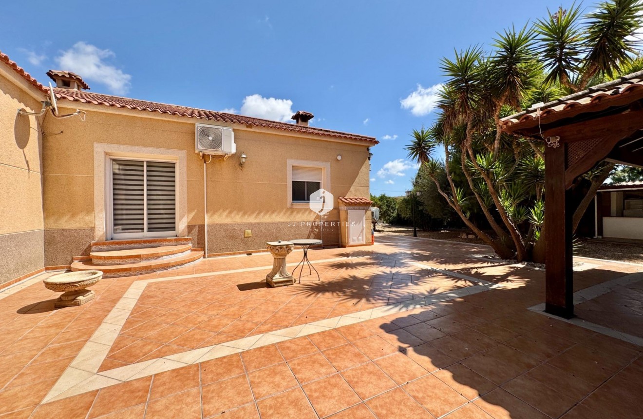 Tweedehands - Villa -
Dolores - Cmno. Escorredor