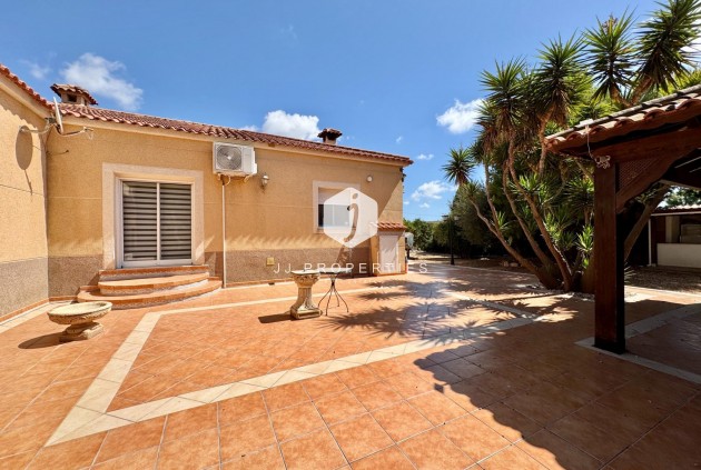 Tweedehands - Villa -
Dolores - Cmno. Escorredor