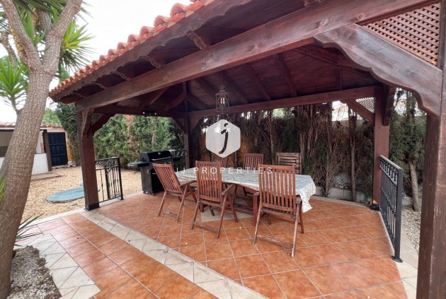 Tweedehands - Villa -
Dolores - Cmno. Escorredor