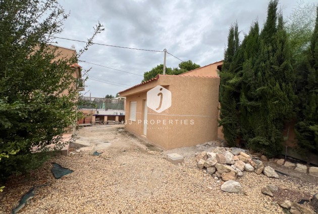 Tweedehands - Villa -
Dolores - Cmno. Escorredor