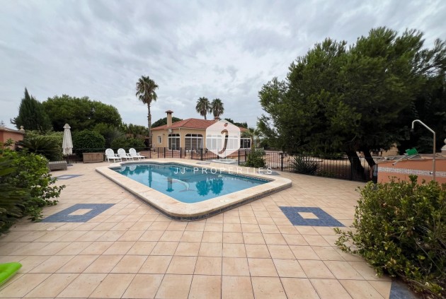 Tweedehands - Villa -
Dolores - Cmno. Escorredor